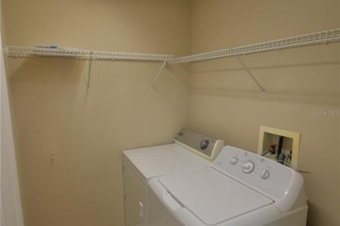 House in New Port Richey, Florida 3 bedrooms, 119.29 sq.m. № 1886245 - photo 13