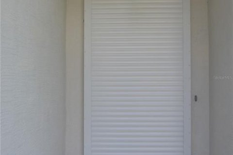 House in New Port Richey, Florida 3 bedrooms, 119.29 sq.m. № 1886245 - photo 6