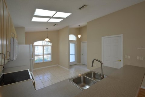 House in New Port Richey, Florida 3 bedrooms, 119.29 sq.m. № 1886245 - photo 8