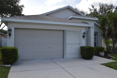 House in New Port Richey, Florida 3 bedrooms, 119.29 sq.m. № 1886245 - photo 1