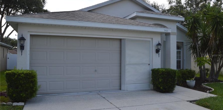 House in New Port Richey, Florida 3 bedrooms, 119.29 sq.m. № 1886245