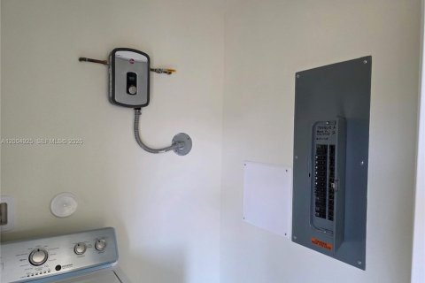 House in Lehigh Acres, Florida 3 bedrooms № 2069009 - photo 16