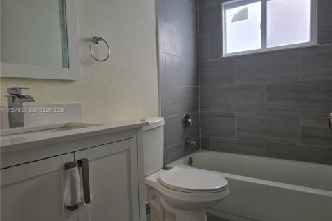 House in Lehigh Acres, Florida 3 bedrooms № 2069009 - photo 14