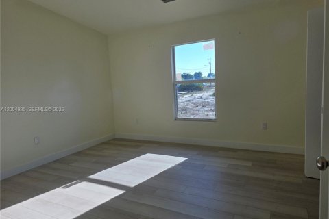 House in Lehigh Acres, Florida 3 bedrooms № 2069009 - photo 11