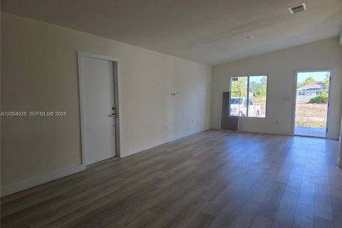 House in Lehigh Acres, Florida 3 bedrooms № 2069009 - photo 8