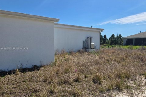 House in Lehigh Acres, Florida 3 bedrooms № 2069009 - photo 3
