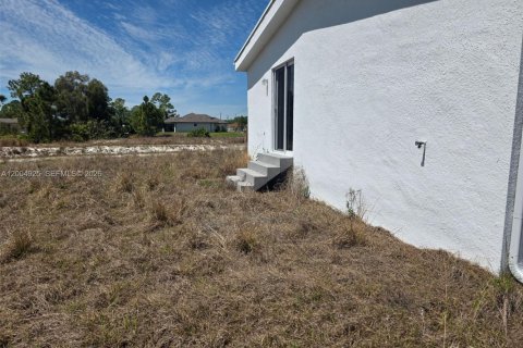 House in Lehigh Acres, Florida 3 bedrooms № 2069009 - photo 5