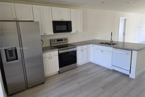 House in Lehigh Acres, Florida 3 bedrooms № 2069009 - photo 9