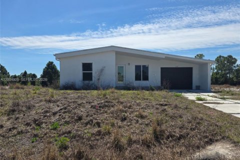 House in Lehigh Acres, Florida 3 bedrooms № 2069009