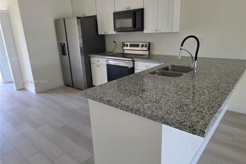 House in Lehigh Acres, Florida 3 bedrooms № 2069009 - photo 10