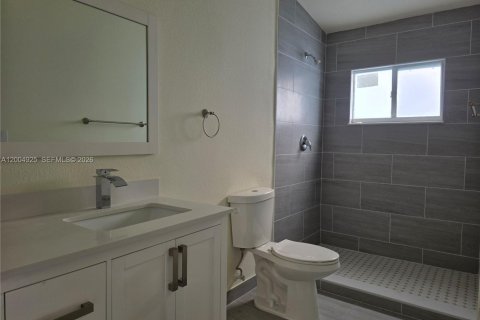 House in Lehigh Acres, Florida 3 bedrooms № 2069009 - photo 12