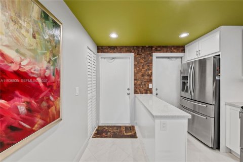 Condominio en venta en Hallandale Beach, Florida, 2 dormitorios, 97.55 m2 № 1995449 - foto 12