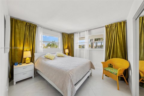 Condominio en venta en Hallandale Beach, Florida, 2 dormitorios, 97.55 m2 № 1995449 - foto 24