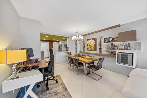 Condominio en venta en Hallandale Beach, Florida, 2 dormitorios, 97.55 m2 № 1995449 - foto 8