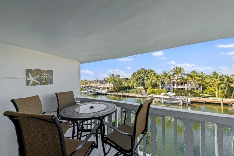 Condominio en venta en Hallandale Beach, Florida, 2 dormitorios, 97.55 m2 № 1995449 - foto 2