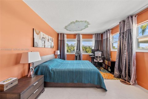Condominio en venta en Hallandale Beach, Florida, 2 dormitorios, 97.55 m2 № 1995449 - foto 17