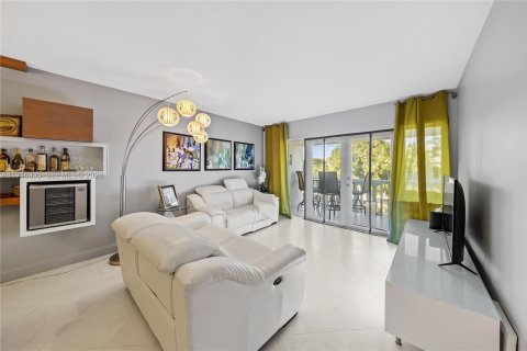 Condominio en venta en Hallandale Beach, Florida, 2 dormitorios, 97.55 m2 № 1995449 - foto 4