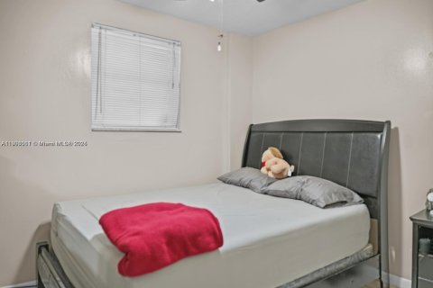 Снять в аренду виллу или дом в Майами-Гарденс, Флорида 1 спальня, 241.82м2, № 1956676 - фото 3