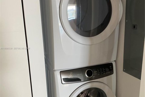 Купить кондоминиум в Бей-Харбор-Айлендс, Флорида 1 спальня, 91.04м2, № 2064107 - фото 22