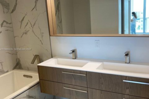 Купить кондоминиум в Бей-Харбор-Айлендс, Флорида 1 спальня, 91.04м2, № 2064107 - фото 10