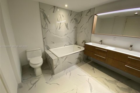 Купить кондоминиум в Бей-Харбор-Айлендс, Флорида 1 спальня, 91.04м2, № 2064107 - фото 18