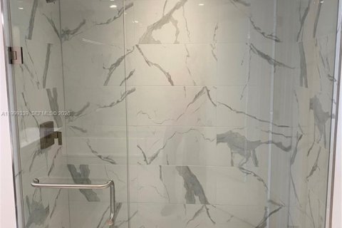 Купить кондоминиум в Бей-Харбор-Айлендс, Флорида 1 спальня, 91.04м2, № 2064107 - фото 19