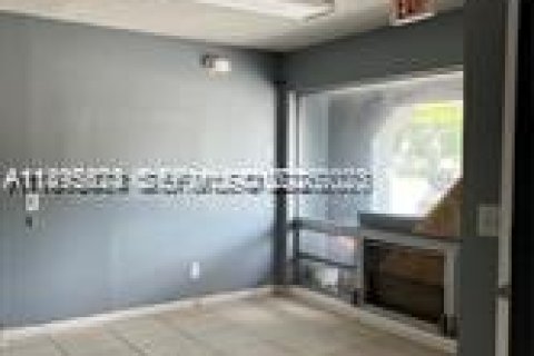 Propiedad comercial en venta en Oakland Park, Florida № 1947261 - foto 3