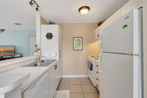 Copropriété à vendre à Sarasota, Floride: 2 chambres, 113.71 m2 № 1673658 - photo 12