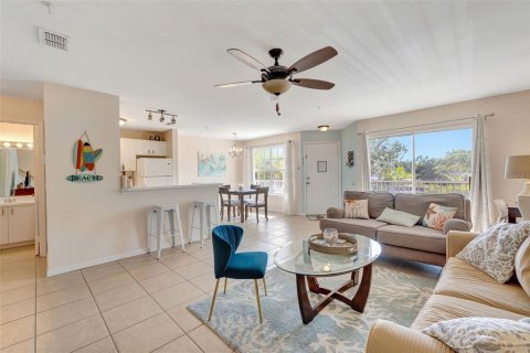 Copropriété à vendre à Sarasota, Floride: 2 chambres, 113.71 m2 № 1673658 - photo 8