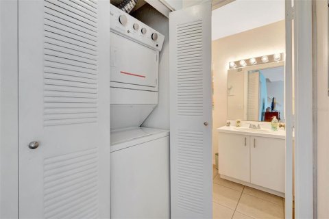 Copropriété à vendre à Sarasota, Floride: 2 chambres, 113.71 m2 № 1673658 - photo 29
