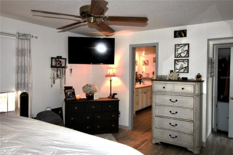 House in Umatilla, Florida 3 bedrooms, 154.4 sq.m. № 1808564 - photo 10