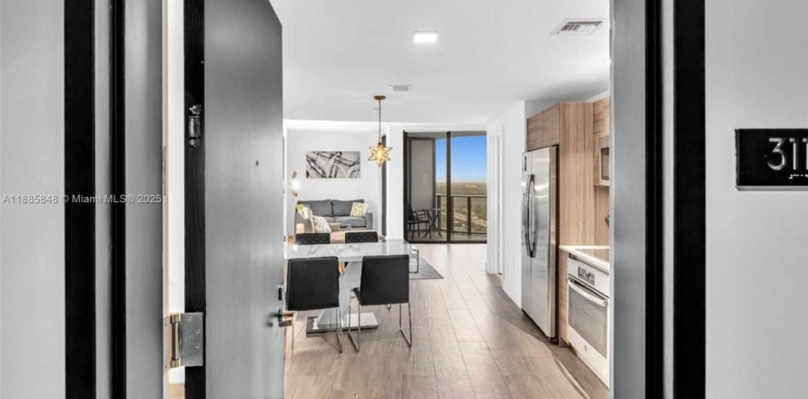 Condominio en Miami, Florida, 1 dormitorio № 1932608