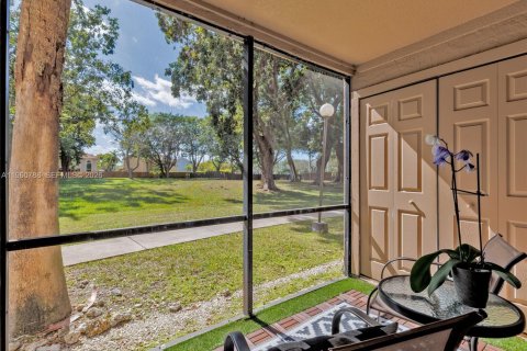 Condo in Miami, Florida, 2 bedrooms  № 2024229 - photo 27