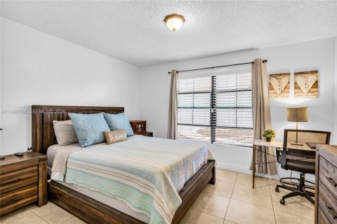 Condo in Miami, Florida, 2 bedrooms  № 2024229 - photo 24