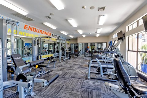 Condo in Miami, Florida, 2 bedrooms  № 2024229 - photo 5