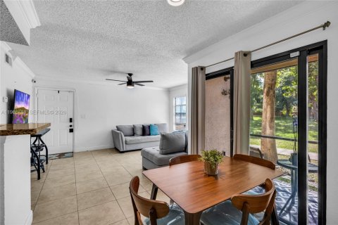 Condo in Miami, Florida, 2 bedrooms  № 2024229 - photo 14