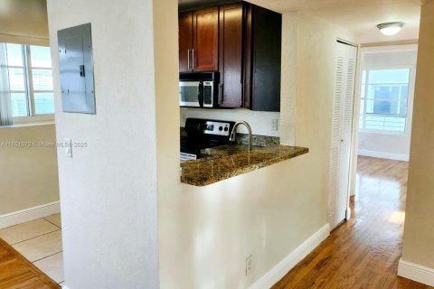 Condominio en alquiler en Miami Beach, Florida, 2 dormitorios, 84.36 m2 № 1871606 - foto 11