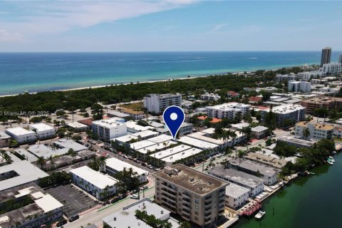 Condominio en alquiler en Miami Beach, Florida, 2 dormitorios, 84.36 m2 № 1871606 - foto 25