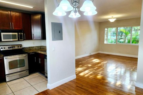 Condominio en alquiler en Miami Beach, Florida, 2 dormitorios, 84.36 m2 № 1871606 - foto 8