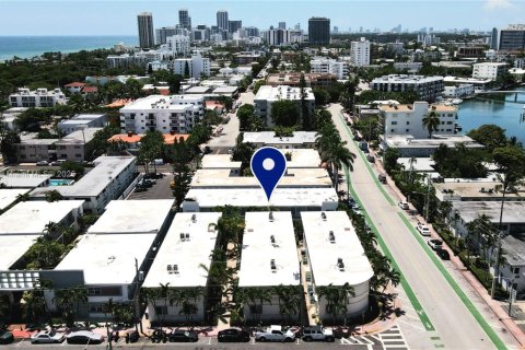 Condominio en alquiler en Miami Beach, Florida, 2 dormitorios, 84.36 m2 № 1871606 - foto 1