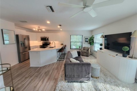 Снять в аренду квартиру в Сарасота, Флорида 6 комнат, 113.34м2, № 1915690 - фото 3