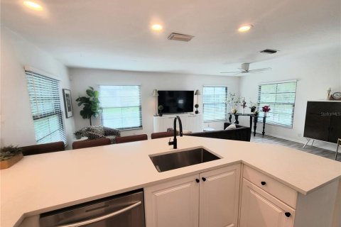 Снять в аренду квартиру в Сарасота, Флорида 6 комнат, 113.34м2, № 1915690 - фото 7