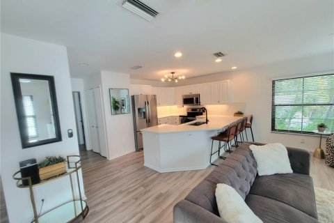 Снять в аренду квартиру в Сарасота, Флорида 6 комнат, 113.34м2, № 1915690 - фото 5