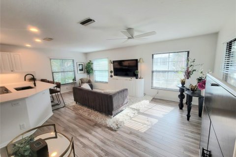 Снять в аренду квартиру в Сарасота, Флорида 6 комнат, 113.34м2, № 1915690 - фото 4