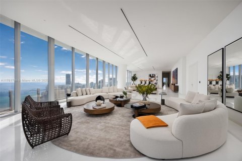 Condo in Miami, Florida, 5 bedrooms  № 1705100 - photo 2