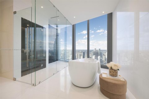 Condo in Miami, Florida, 5 bedrooms  № 1705100 - photo 11