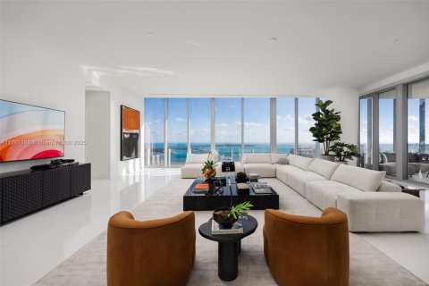 Condo in Miami, Florida, 5 bedrooms  № 1705100 - photo 3