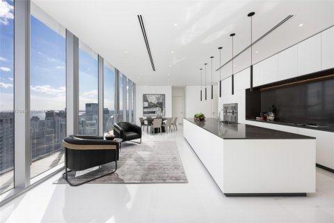 Condo in Miami, Florida, 5 bedrooms  № 1705100 - photo 4