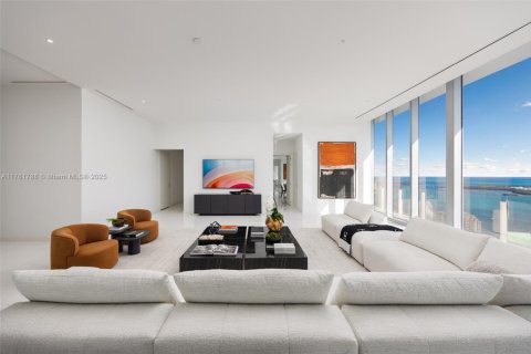 Condo in Miami, Florida, 5 bedrooms  № 1705100 - photo 1
