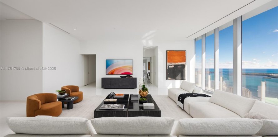 Condo in Miami, Florida, 5 bedrooms  № 1705100
